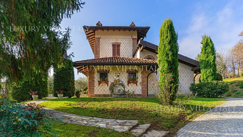 Renovated Historic Villa with Park – Lake Comabbio