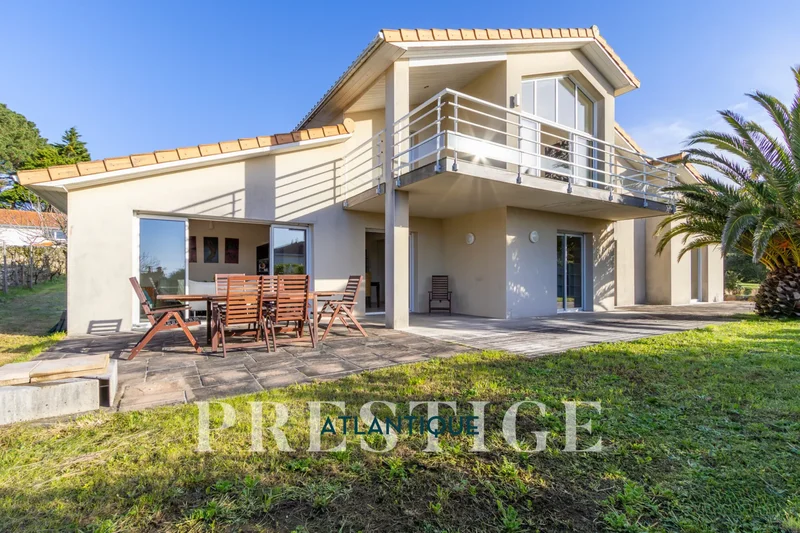 PREFAILLES - SEA VIEW - VILLA - 160 M2 - 5 BEDROOMS - TERRACES - GARAGE
