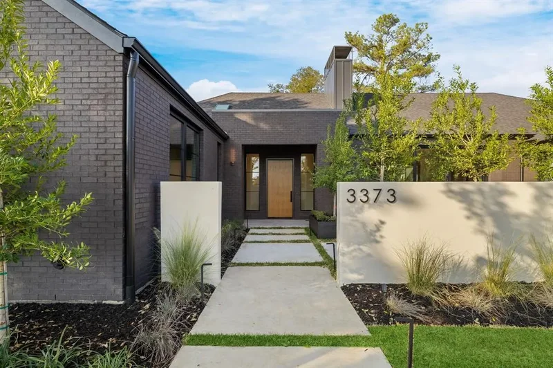 3373 Dorado Beach Drive, Farmers Branch, Texas, United States. - Photo 2