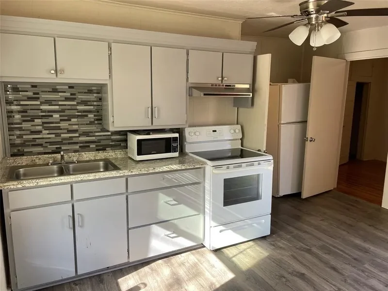 1303 Fannin Street, Denton, Texas, United States. - Photo 22