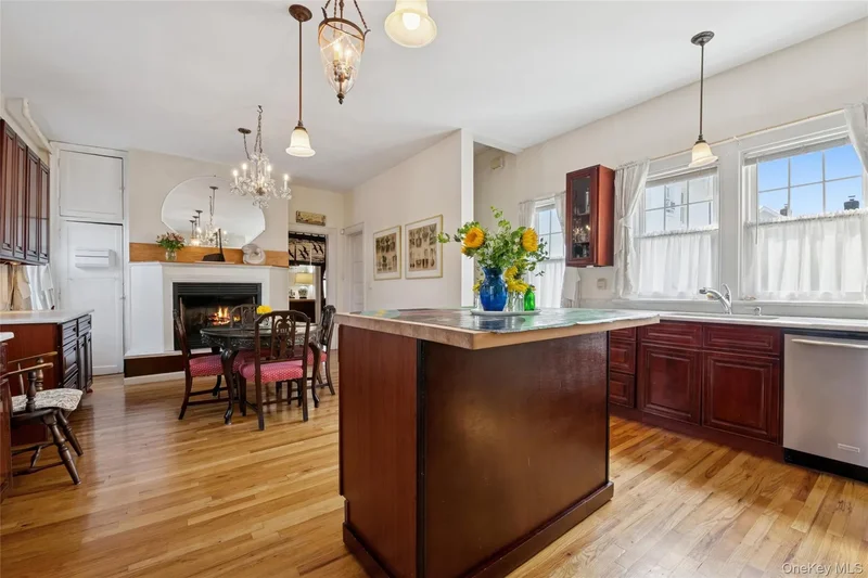 161 W Beech Street, Long Beach, New York, United States. - Photo 9