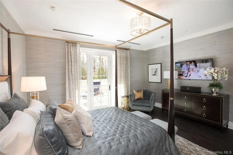 3000 Royal Court, Manhasset, New York, United States. - Photo 20