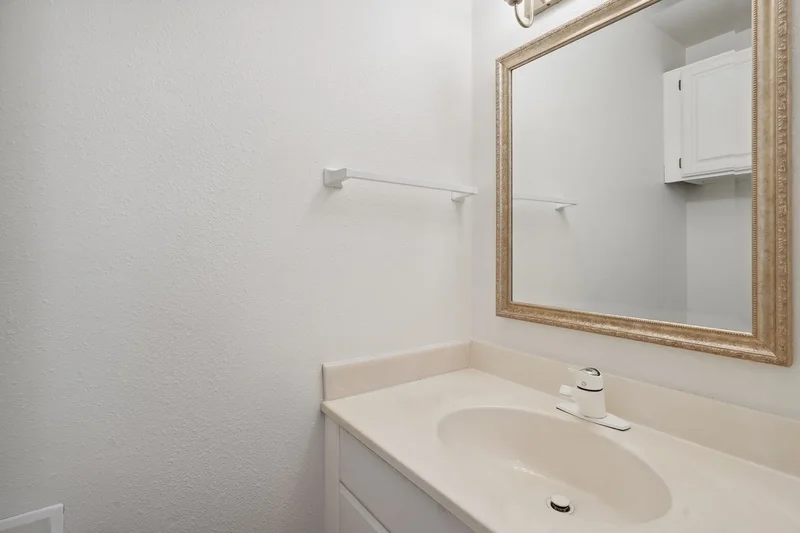 10030 NE 120th St Unit #J2 , Kirkland, WA 98034, Kirkland, Washington, United States. - Photo 9