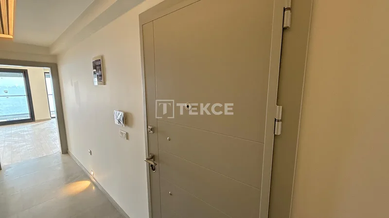 Spacious Apartment with Sea View in İzmir Karşıyaka Bostanlı