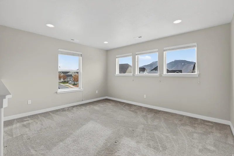 Single Family Residence in Mapleton