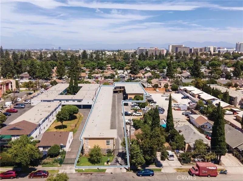 1003 W Bishop Street, Santa Ana, California, United States. - Photo 11