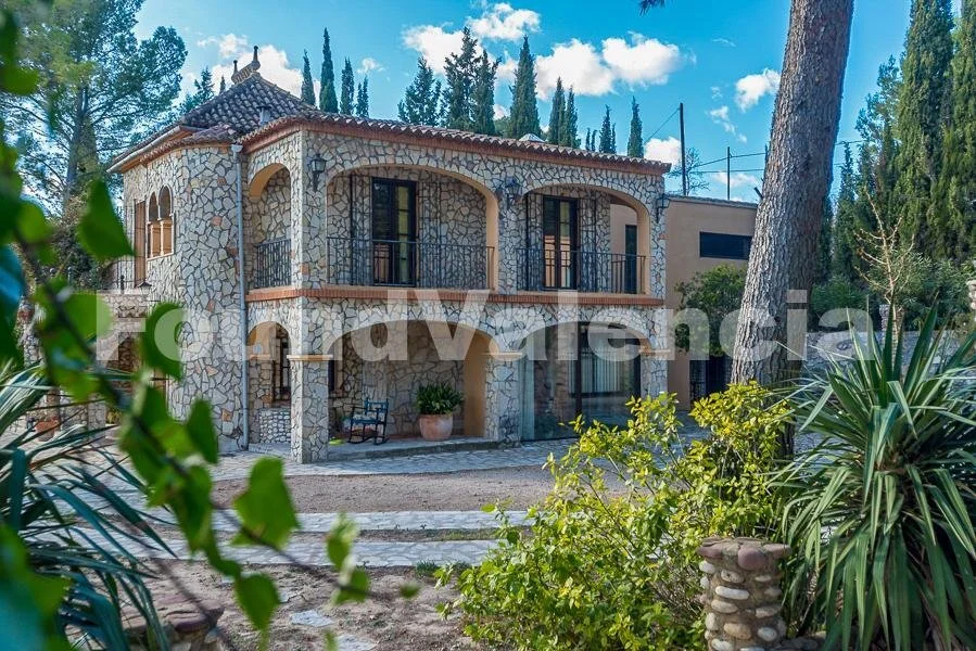 Exterior photo 10
