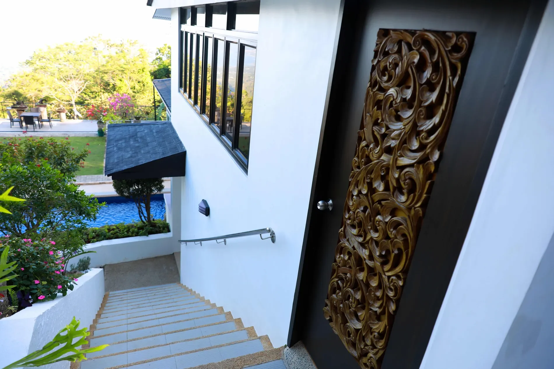 Exterior photo 7