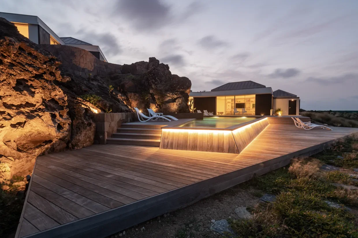 Exterior photo 7