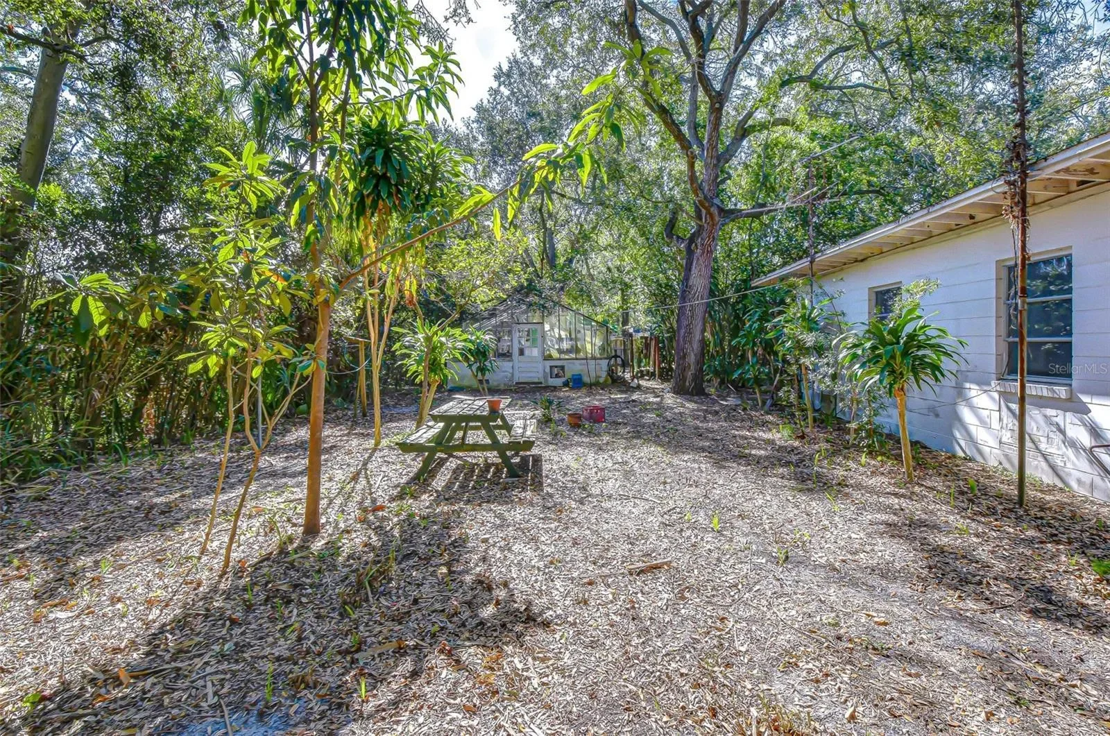 Exterior photo 8