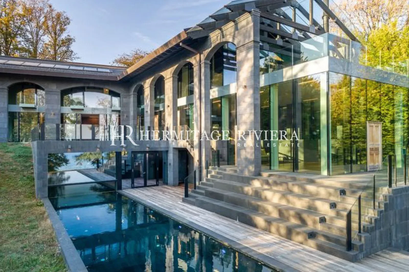 Exterior photo 3