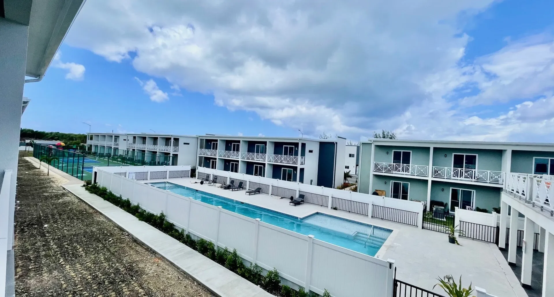 Exterior photo 7
