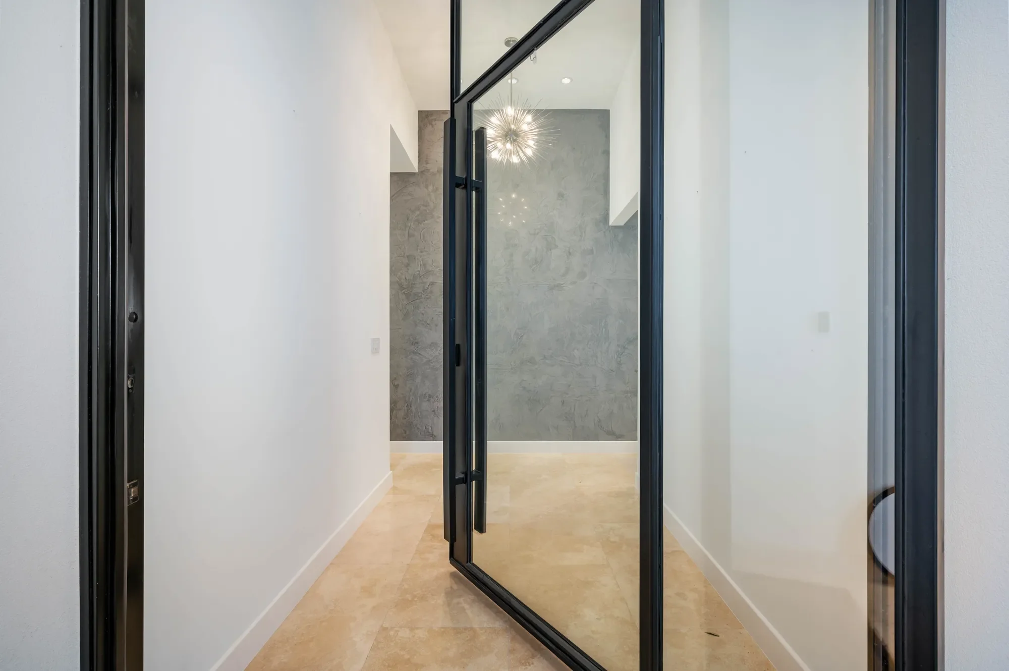 100 Canterbury Hill Street , San Antonio, TX 78209, San Antonio, Texas, United States. - Photo 18