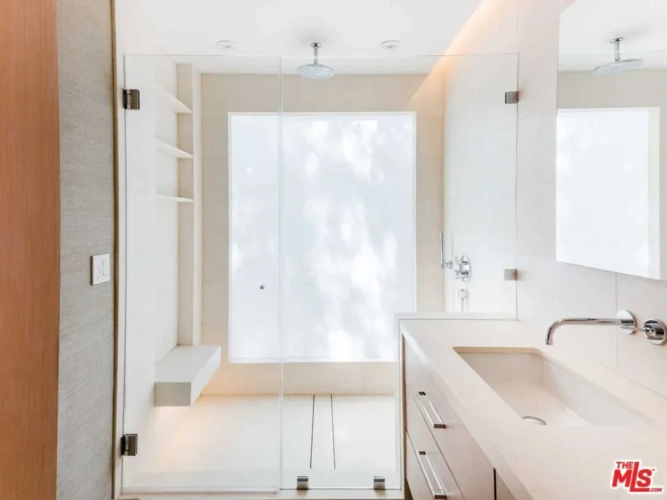3279 Ledgewood Drive, Los Angeles, California, United States. - Photo 8
