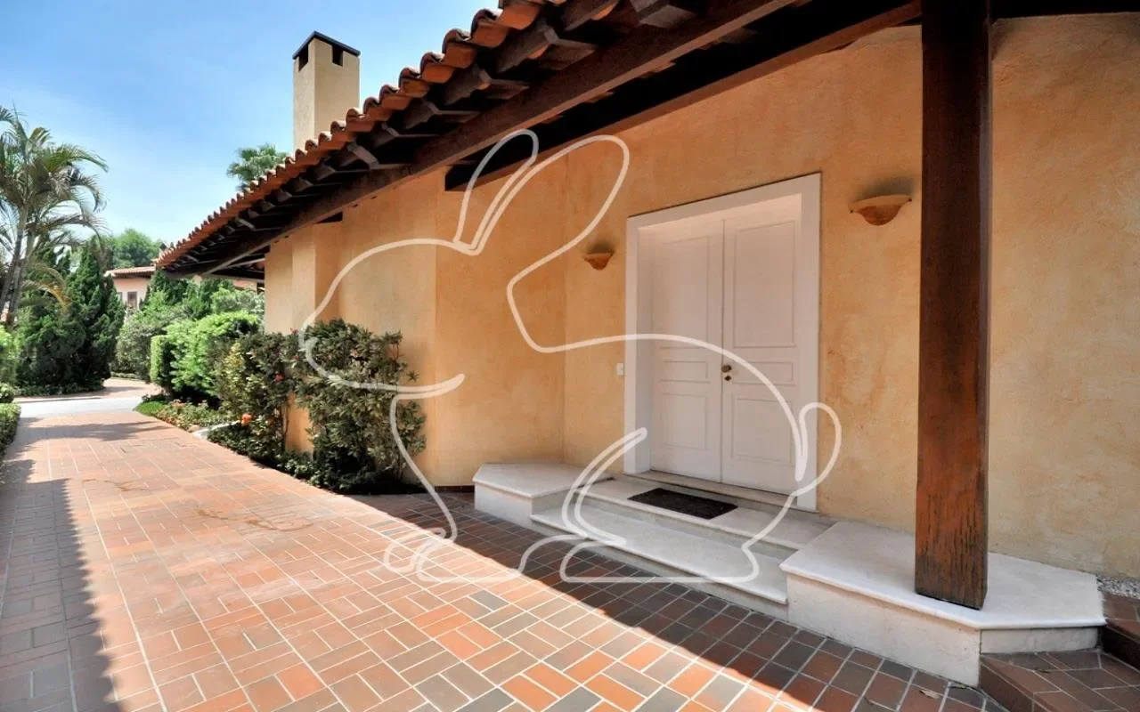 Exterior photo 4