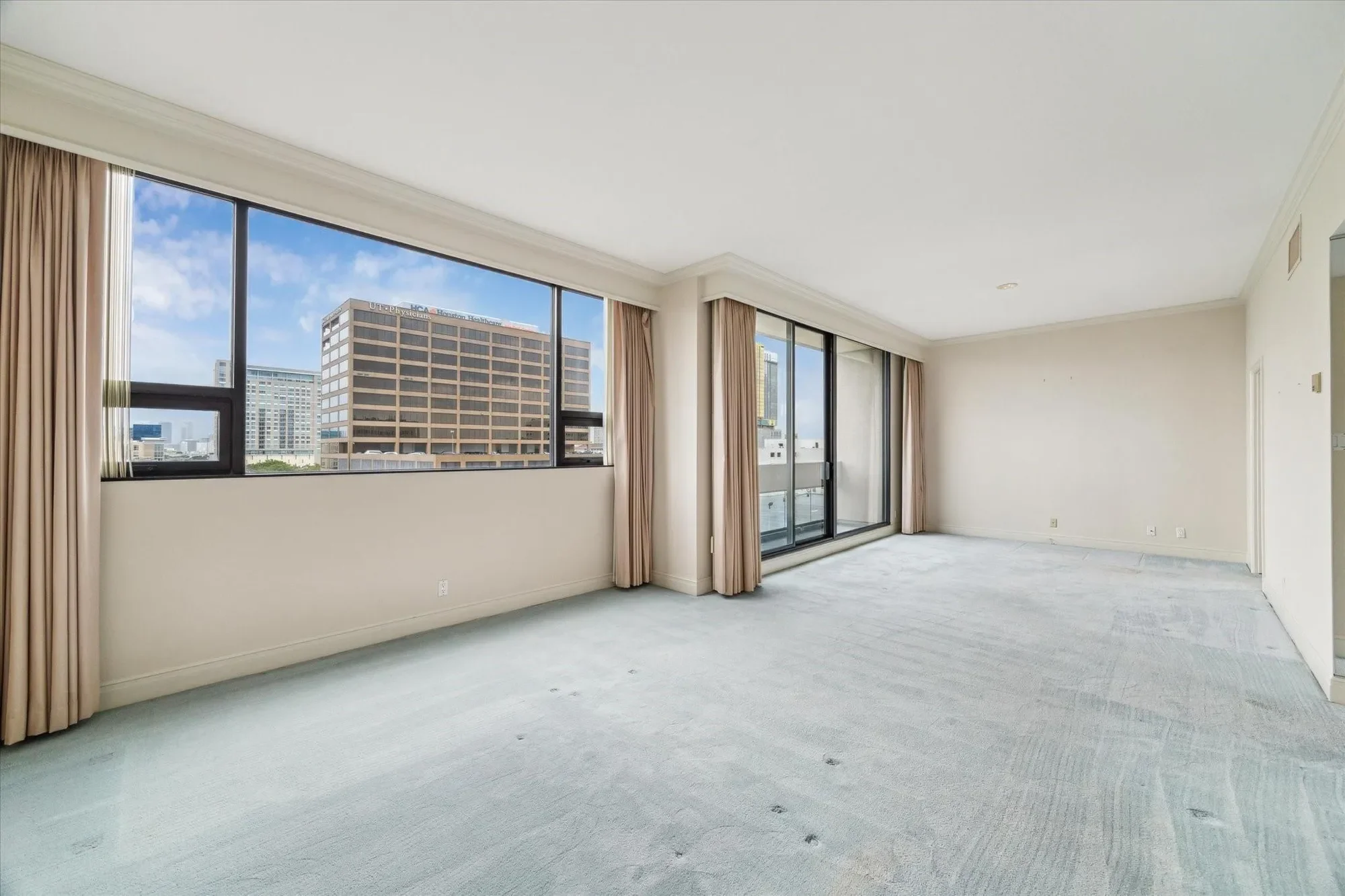 1111 Hermann Drive 7F, Houston, Texas, United States. - Photo 12