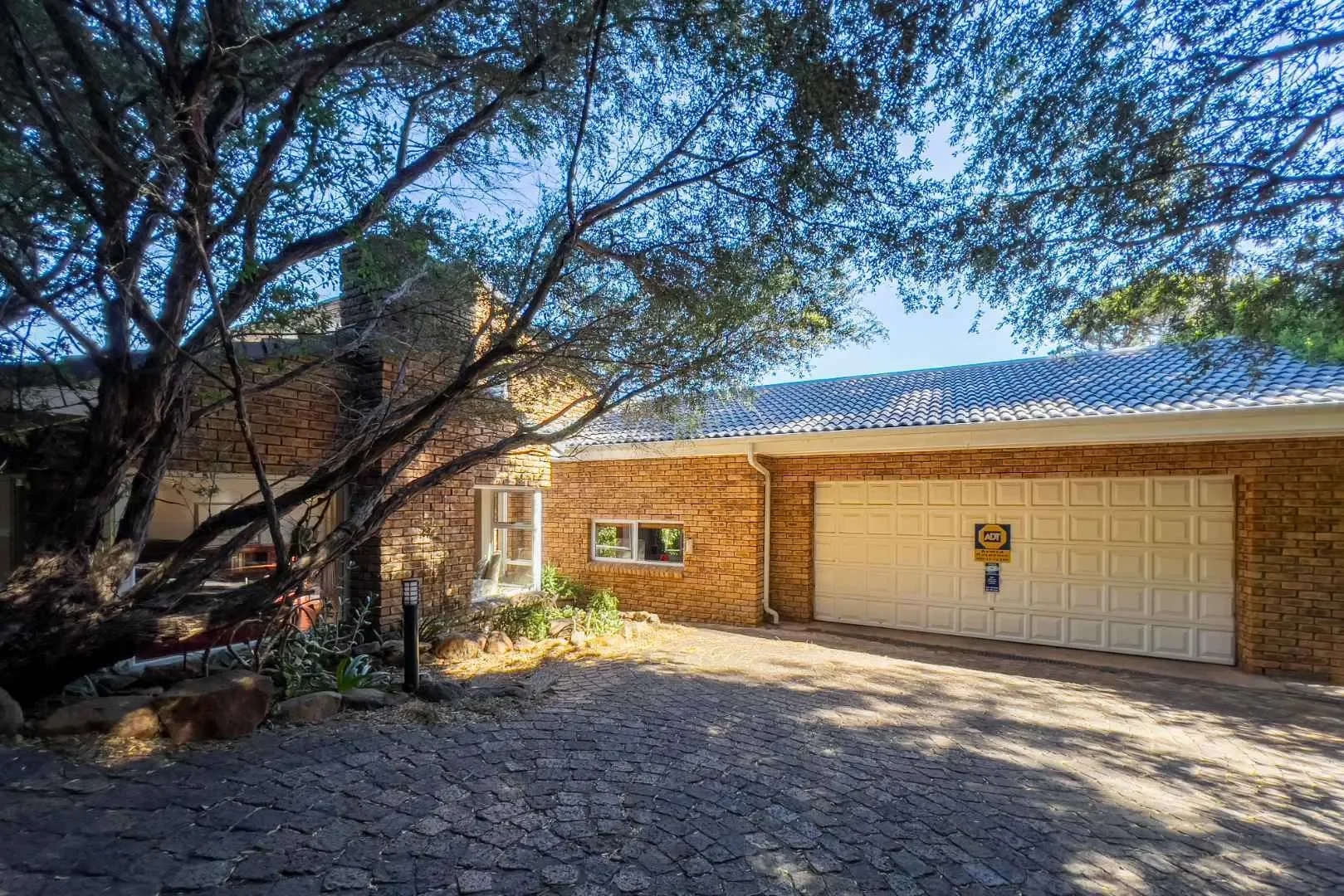Exterior photo 12