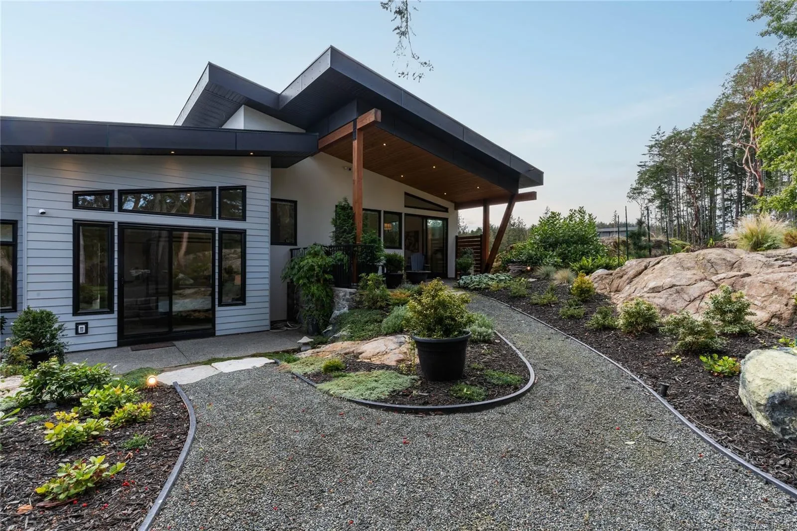 640 Medalist Ave, Colwood, British Columbia, Canada. - Photo 15