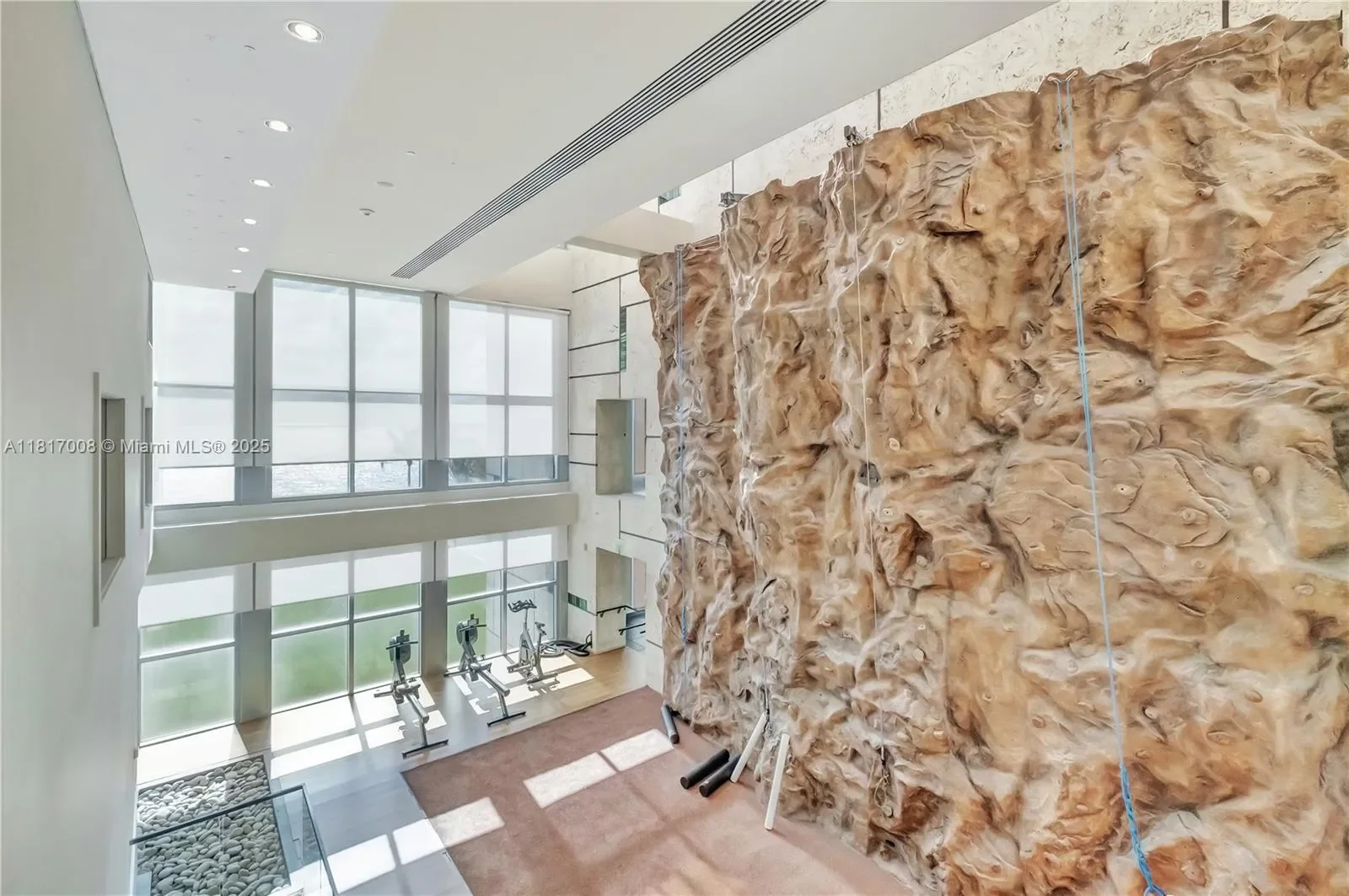 6799 Collins Ave 405, Miami Beach, Florida, United States. - Photo 19