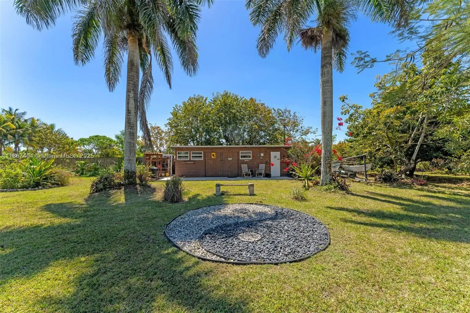 Exterior photo 12