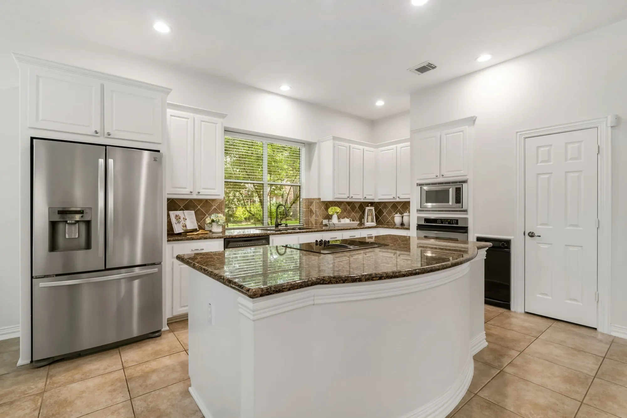 187 E Lansdowne Circle, The Woodlands, TX 77382, The Woodlands, Texas, United States. - Photo 16