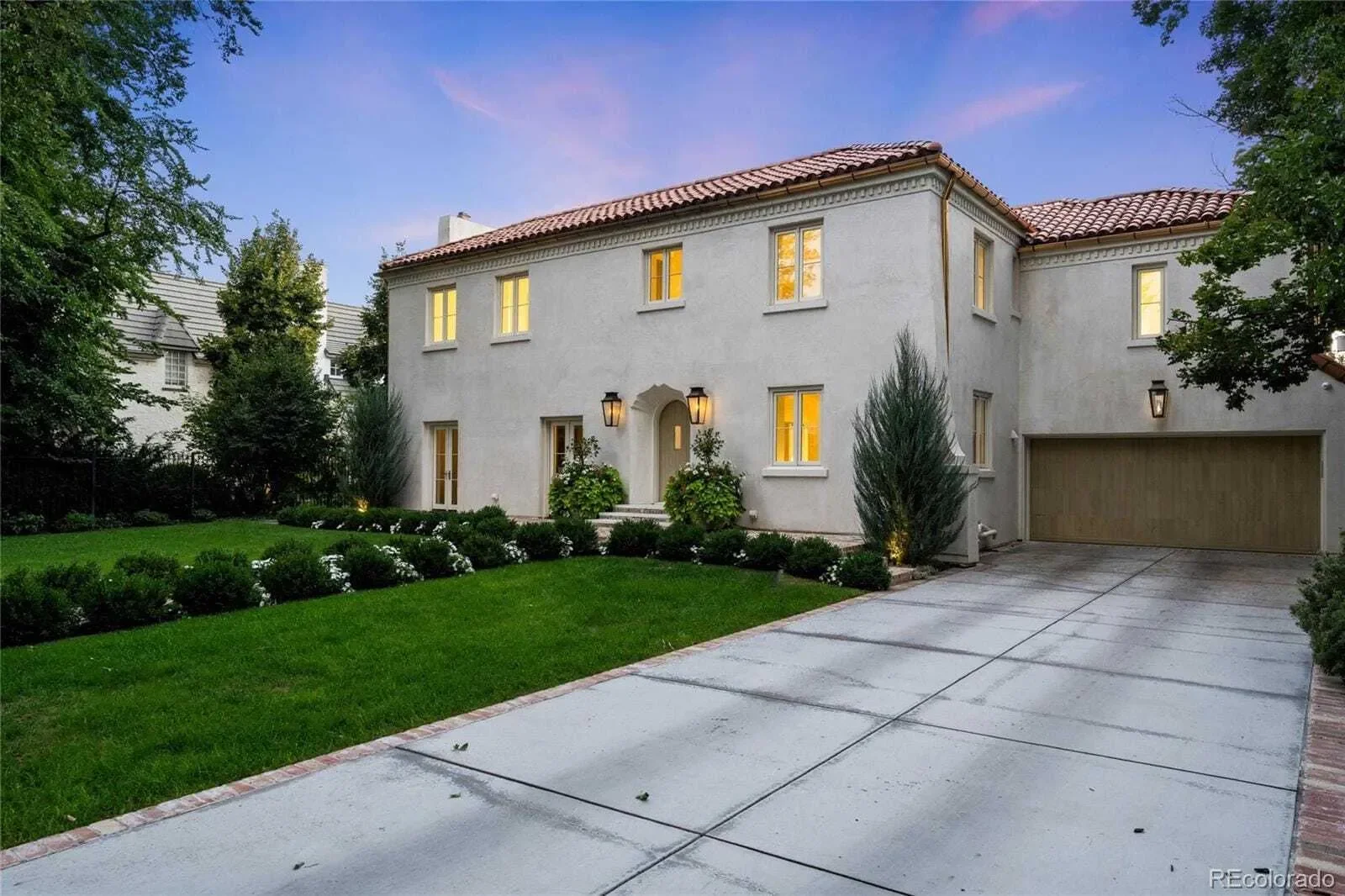Exterior photo 3