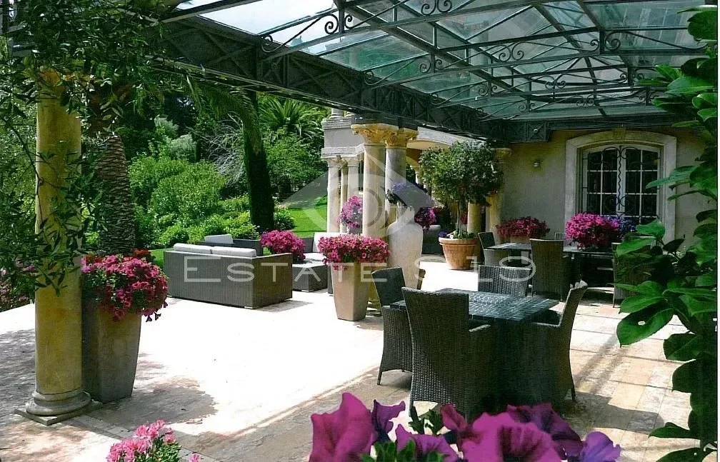 Exterior photo 4