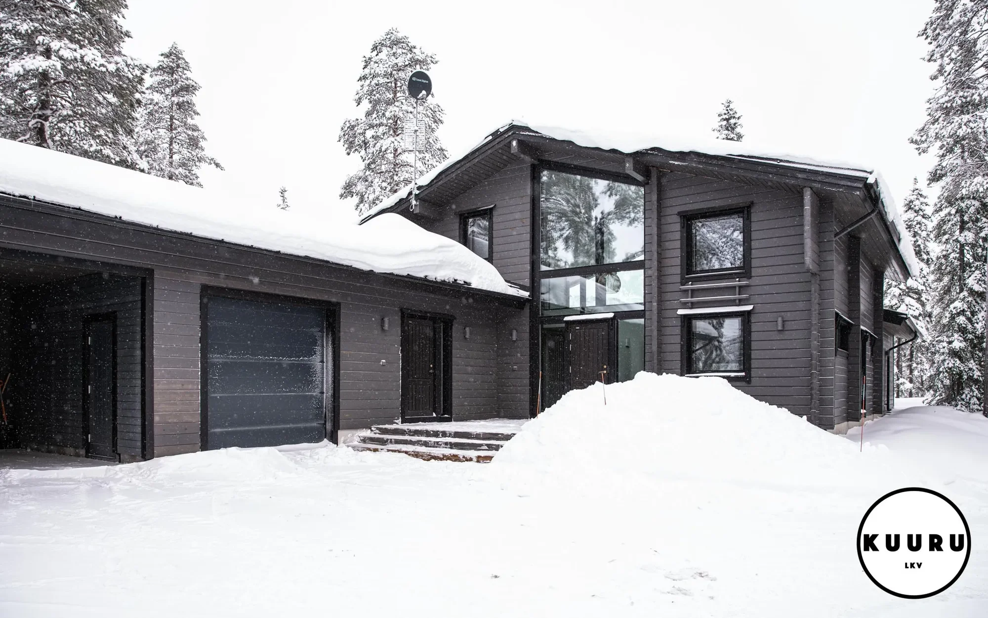 Exterior photo 6