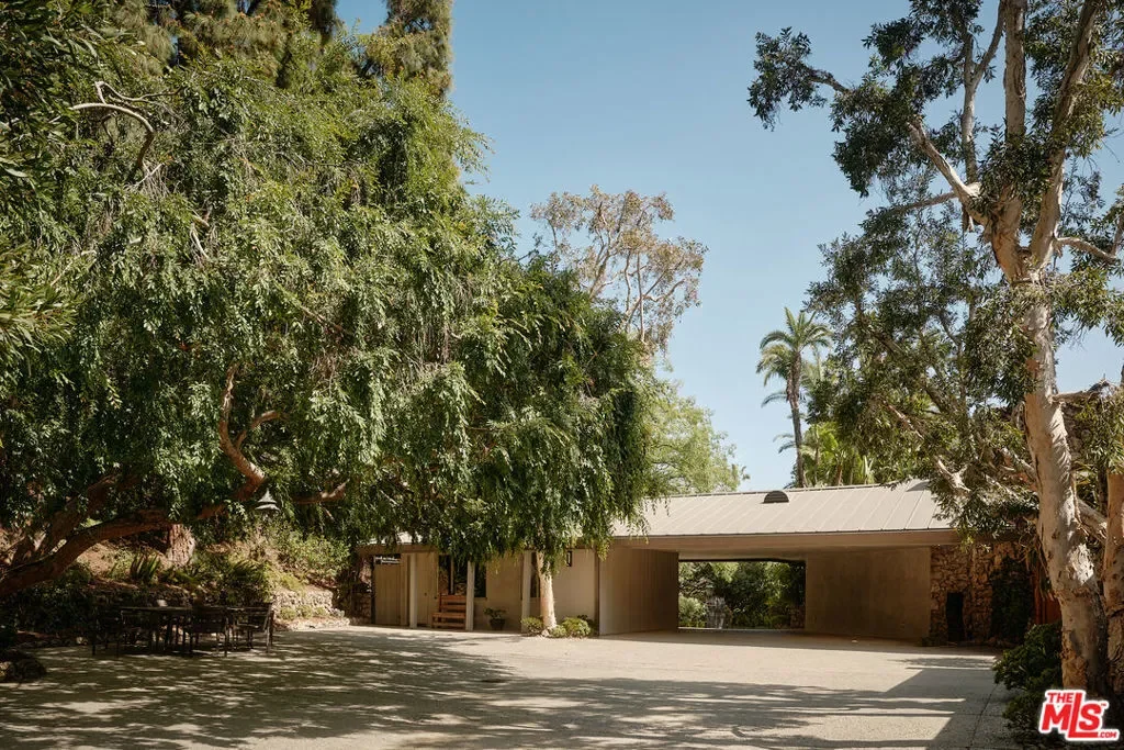 1117 N Beverly Drive, Beverly Hills, California, United States. - Photo 7