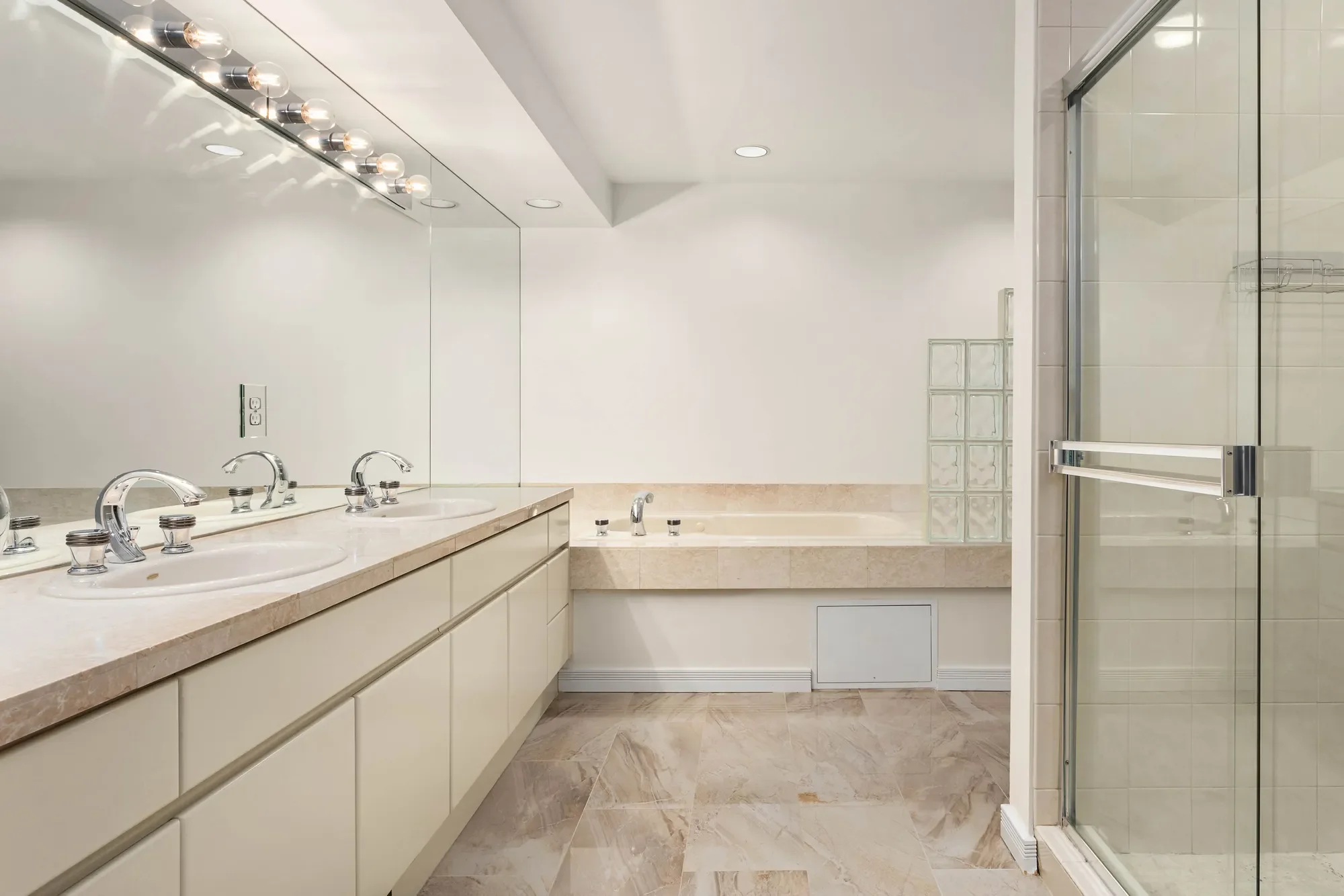 1231 5th Ave N Unit #204 , Seattle, WA 98109, Seattle, Washington, United States. - Photo 21