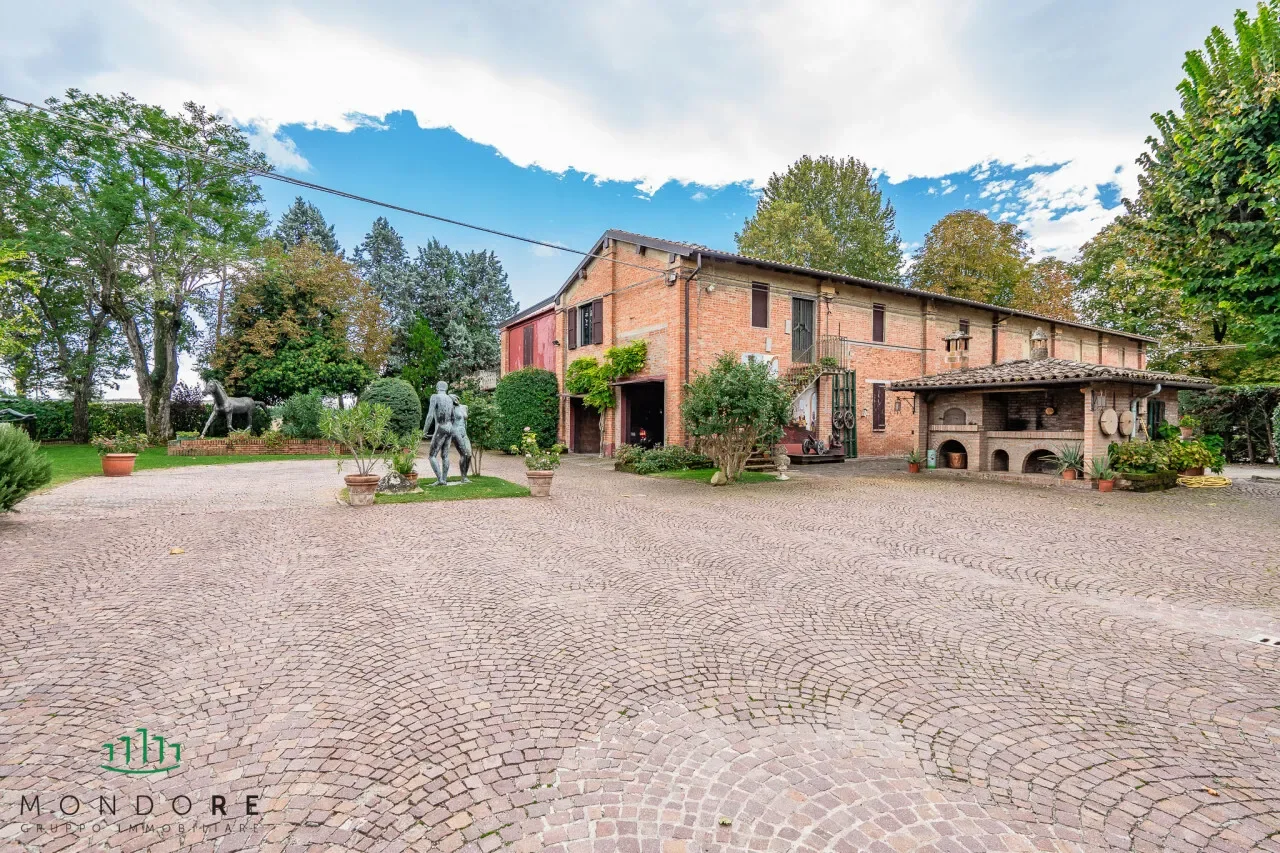 via Stradelli Guelfi, Poggio, Emilia-Romagna, Italy. - Photo 29