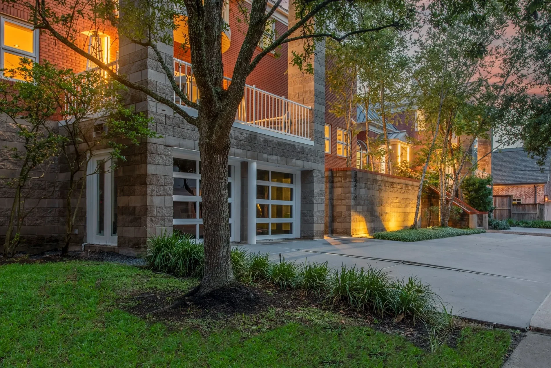 Exterior photo 3