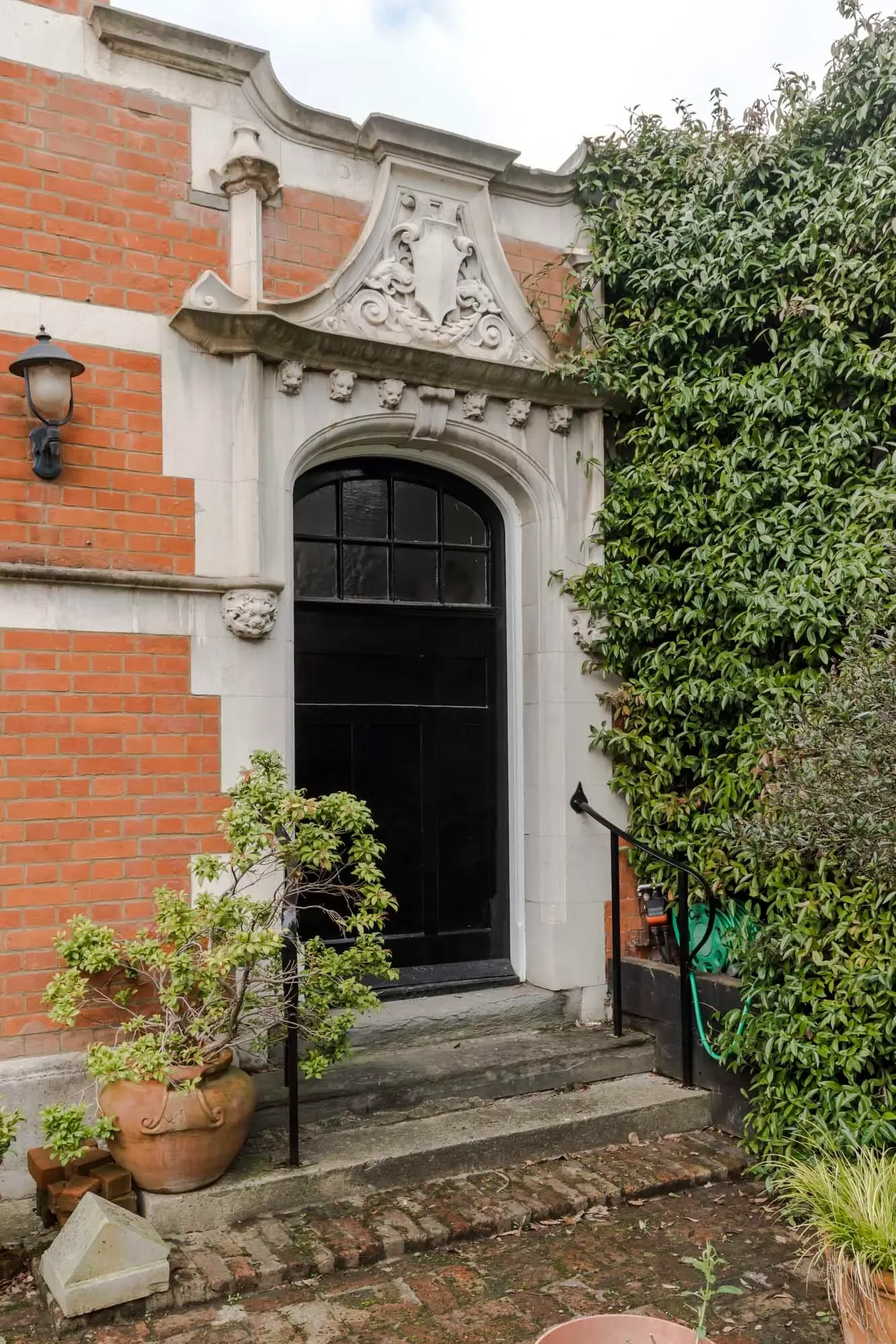 Exterior photo 7