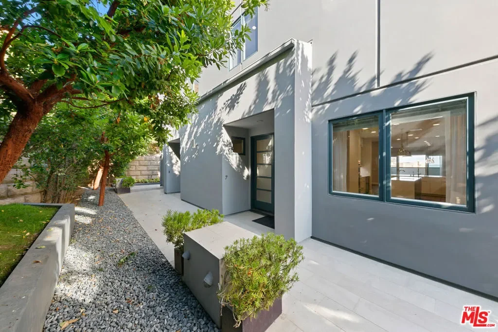 22065 Pacific Coast Highway 7, Malibu, California, United States. - Photo 55