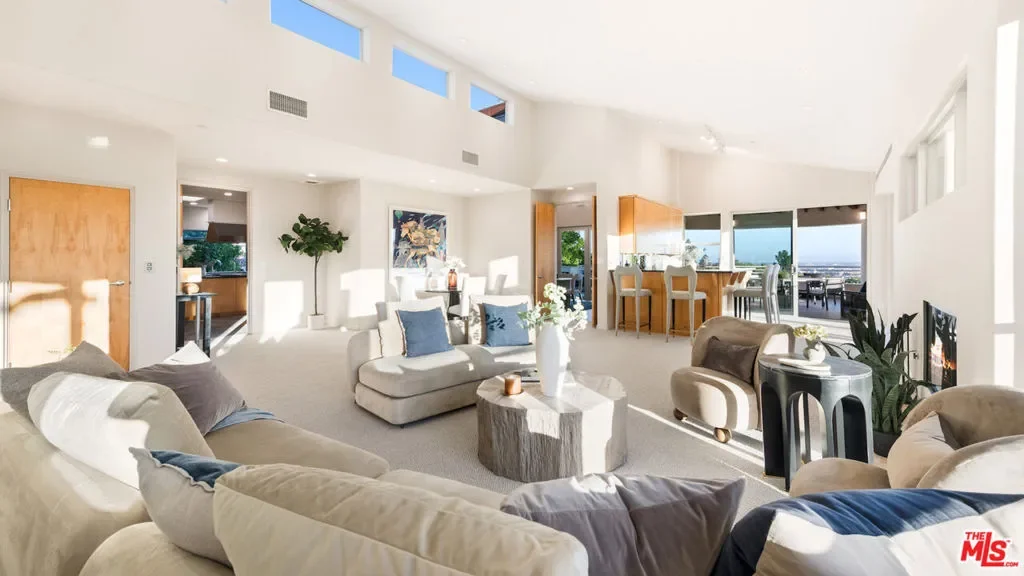 816 Monte Leon Drive, Beverly Hills, California, United States. - Photo 23