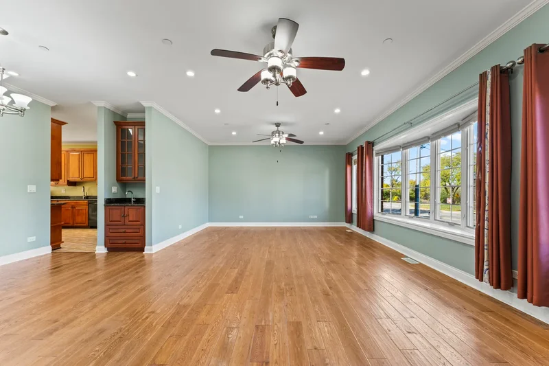 5533 LINCOLN Avenue, Morton Grove, Illinois, United States. - Photo 14