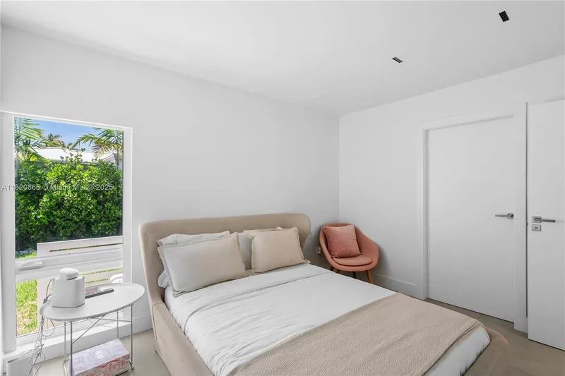 9033 Emerson Ave, Bal Harbour, Florida, United States. - Photo 31