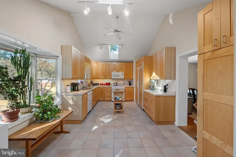 4616 Creek Shore Drive, Rockville, MD 20852, Rockville, MD, United States. - Photo 14