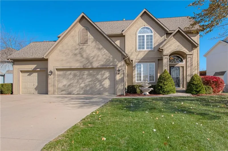 304 NE Hidden Valley Way, Lee's Summit, MO 64064, Lee's Summit, Missouri, United States. - Photo 1