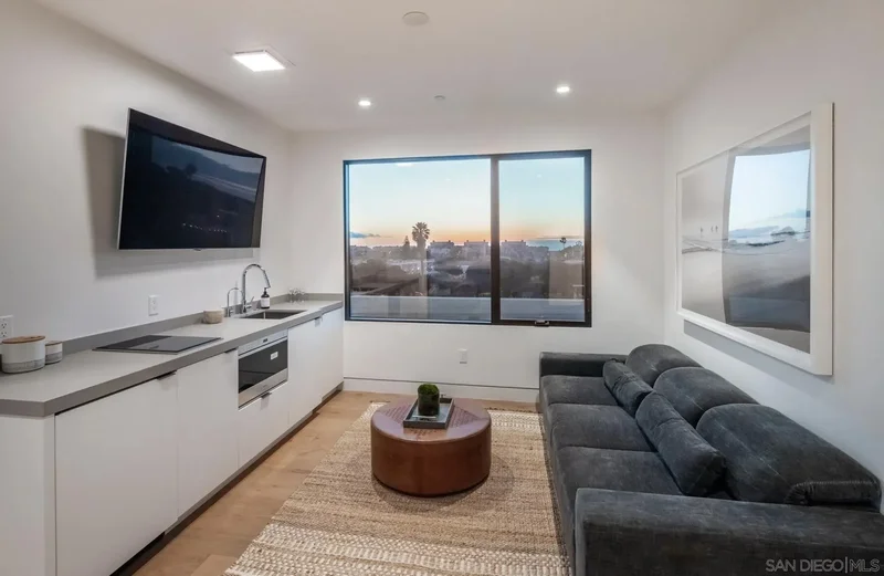 521 S Rios Ave, Solana Beach, California, United States. - Photo 46