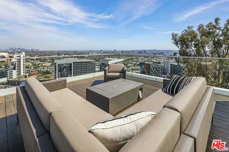 1377 Miller Pl, Los Angeles, California, United States. - Photo 17