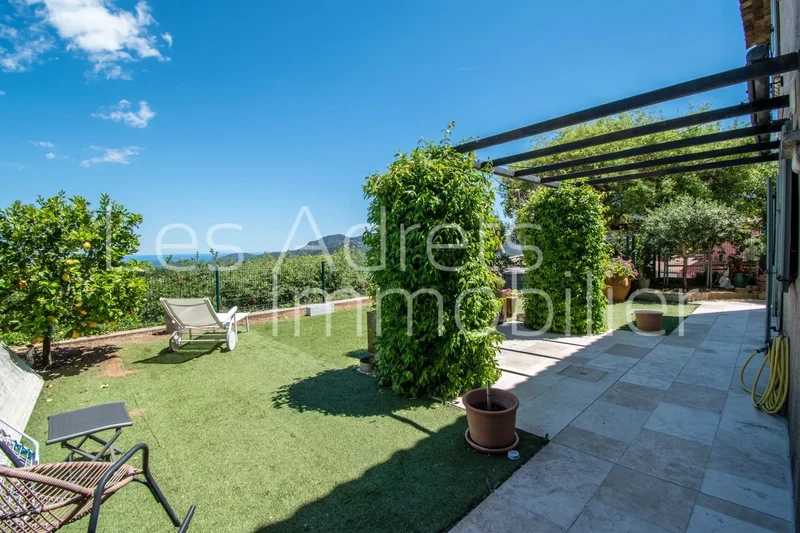 Quiet house with panoramic sea view