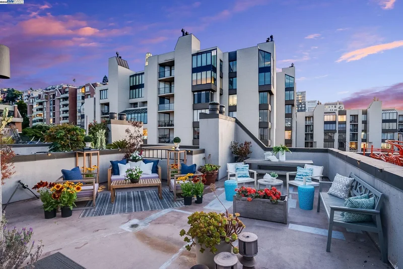 156 Lombard St, San Francisco, California, United States. - Photo 39