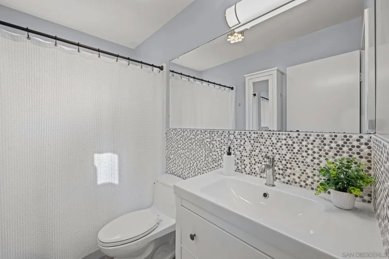 1074 Isabella Avenue, Coronado, California, United States. - Photo 24