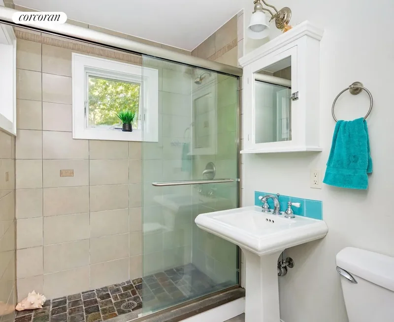 21 Lakeview Drive, Shelter Island, NY 11964, Shelter Island, New York, United States. - Photo 18