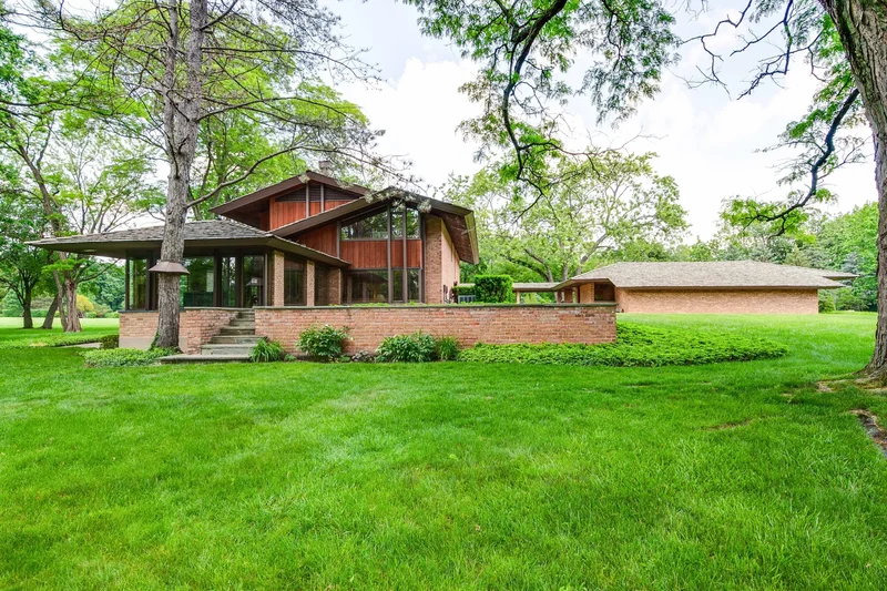 Lake Forest Treasure