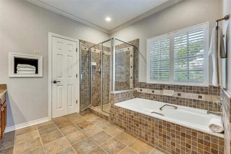 9126 Cochran Heights Drive, Dallas, Texas, United States. - Photo 19