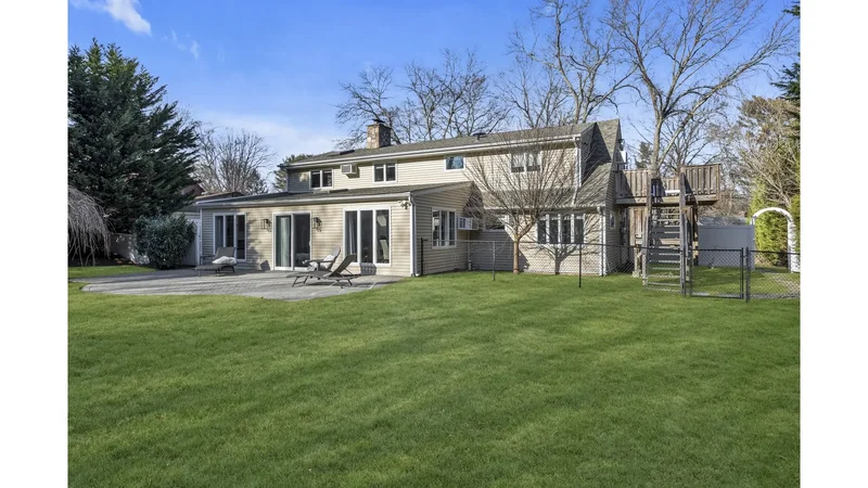 56 Fairfields Lane, Huntington Station, New York, United States. - Photo 22
