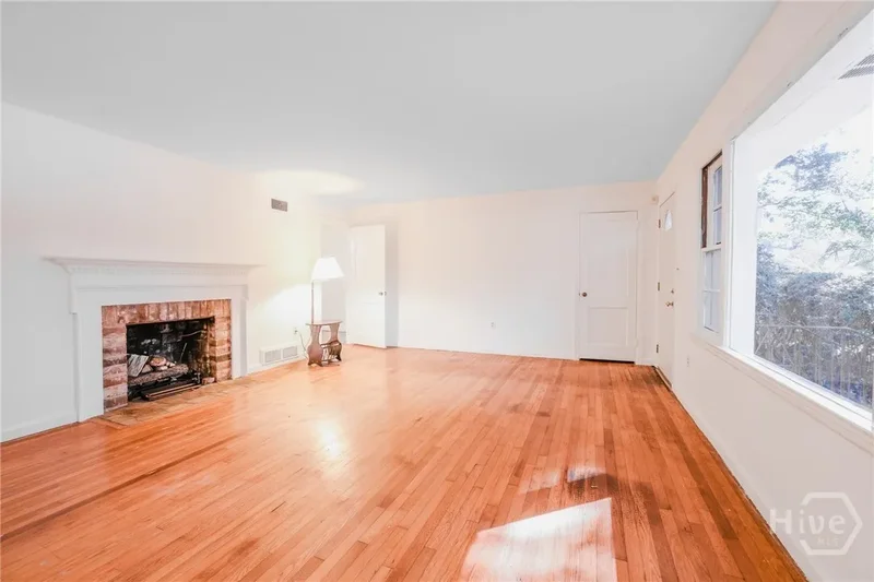112 E Derenne Avenue, Savannah, Georgia, United States. - Photo 17