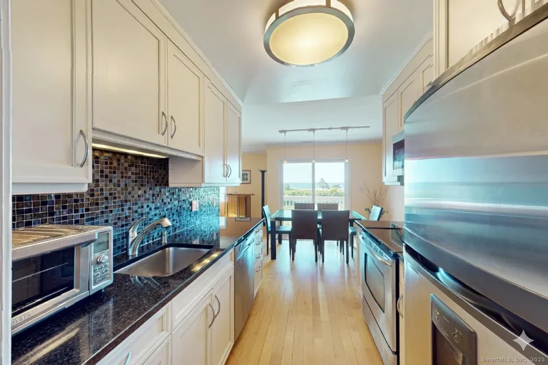 61 Seaview Avenue #Apt 55, Stamford, Connecticut, United States. - Photo 9